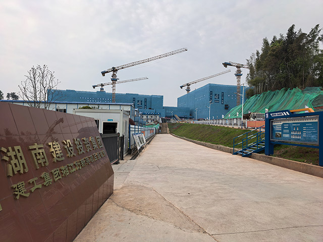 塔吊出租至建工集團(tuán)湘江創(chuàng)新港項(xiàng)目